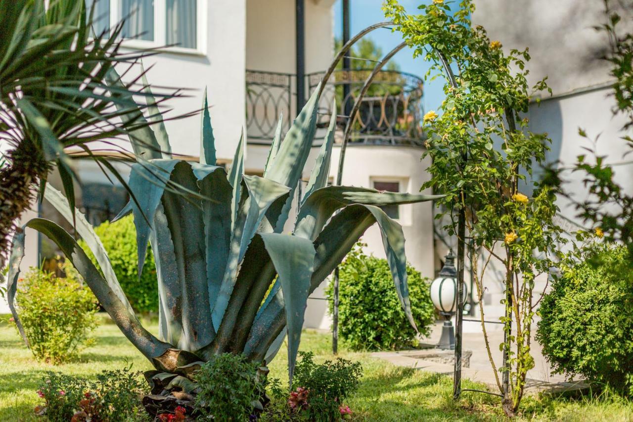Villa Tiflisi Luaran gambar